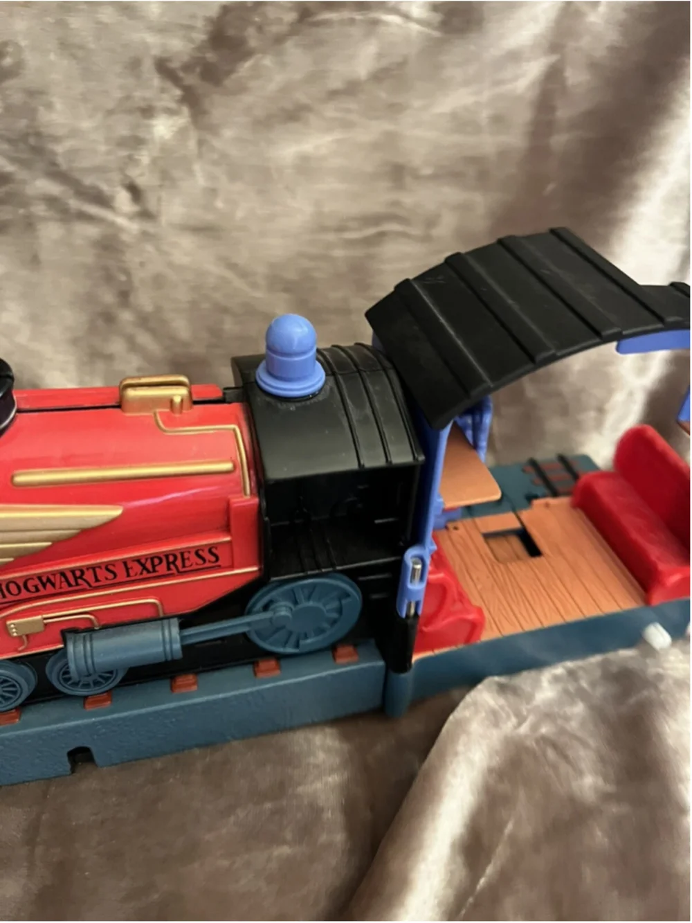 Harry Potter Polly Pocket Hogwarts Express Train Platform 9 3/4 Playset 2001